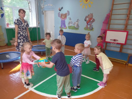 Во второй младшей группе прошел "День подвижных игр". Во второй младшей группе прошел "День подвижных игр".