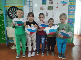 Аппликация ко Дню России Аппликация ко Дню России.